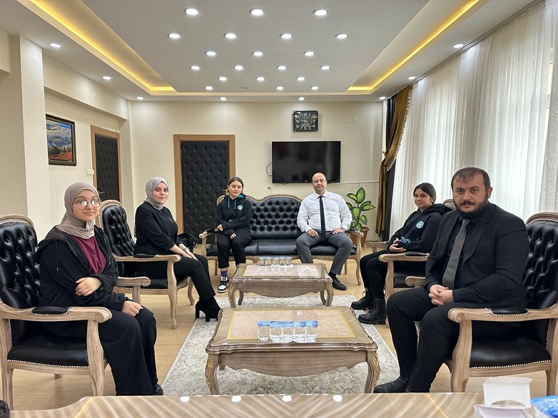 KİTAPKURDU ÖĞRENCİLERİMİZ KAYMAKAMIMIZI MAKAMINDA ZİYARET ETTİLER